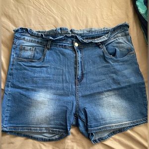 Fashion Nova Jean shorts with ruffled top, size 18